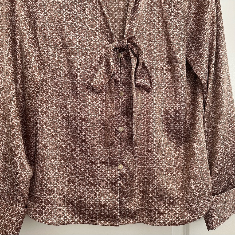 Apostrophe Patterned Satin Tie Front Button Down … - image 7